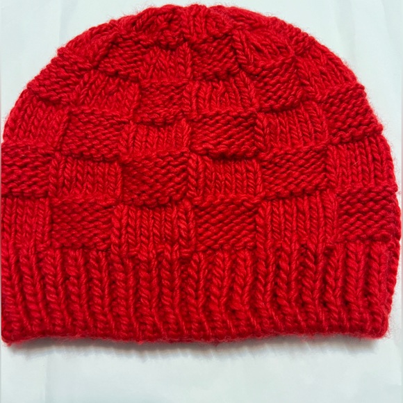 BOTTEGA VENETA RED WOOL BEANIE - Picture 2 of 13